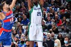 足球直播-篮网B队逆转勇士B队，布拉德利三分雨点燃全场的简单介绍