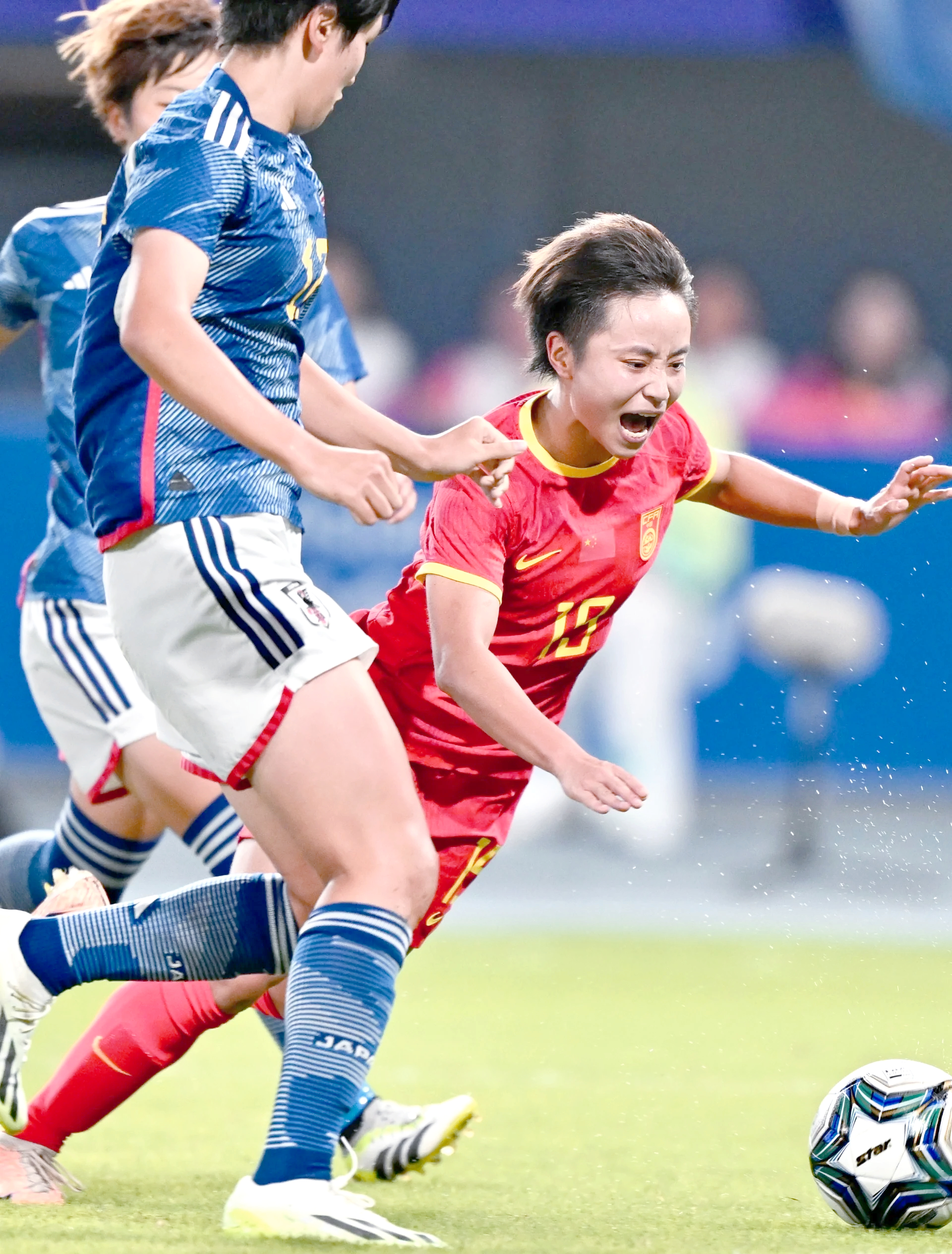 中国女足奋力击败对手，晋级下一轮比赛的简单介绍