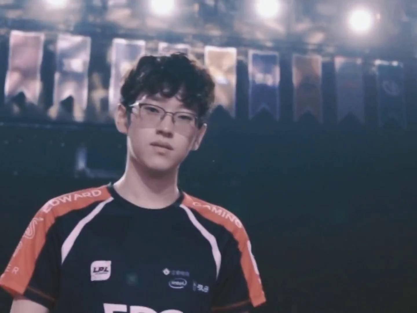 关于EDG轻取CLG,Scout团战一打五宿命之战八强赛,引爆全场热议的信息 关于EDG轻取CLG,Scout团战一打五宿命之战八强赛,引爆全场热议的信息