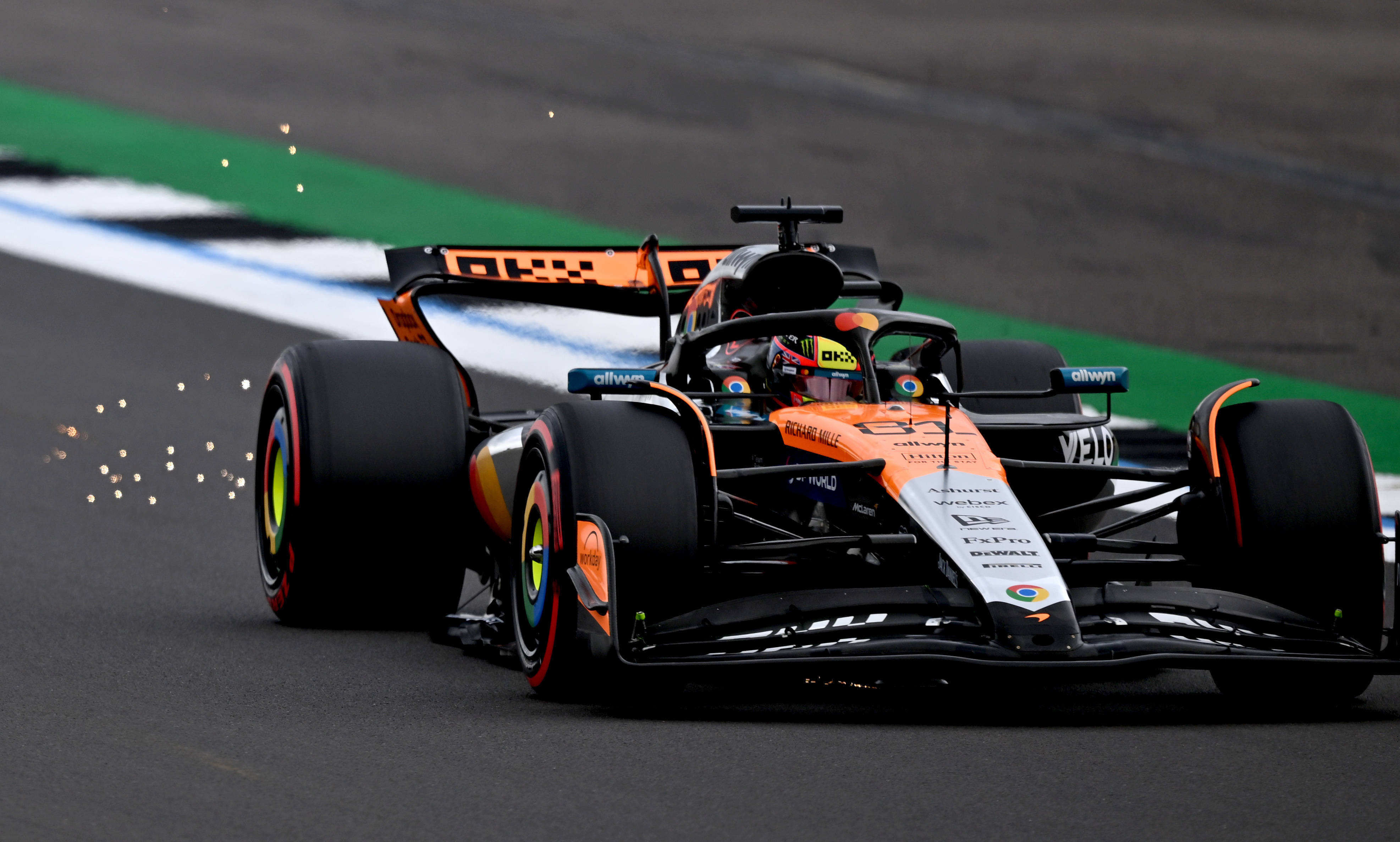 关于哈斯车队完胜威廉姆斯,维斯塔潘点燃赛场的信息 关于哈斯车队完胜威廉姆斯,维斯塔潘点燃赛场的信息